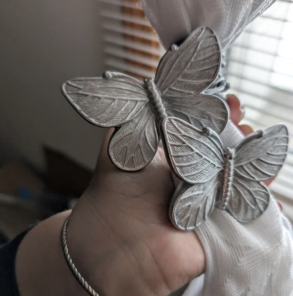 Magnetic Butterflies Curtain Tiebacks (Set of 2), Silver, Animals Baby Gift - Picture 6 of 7